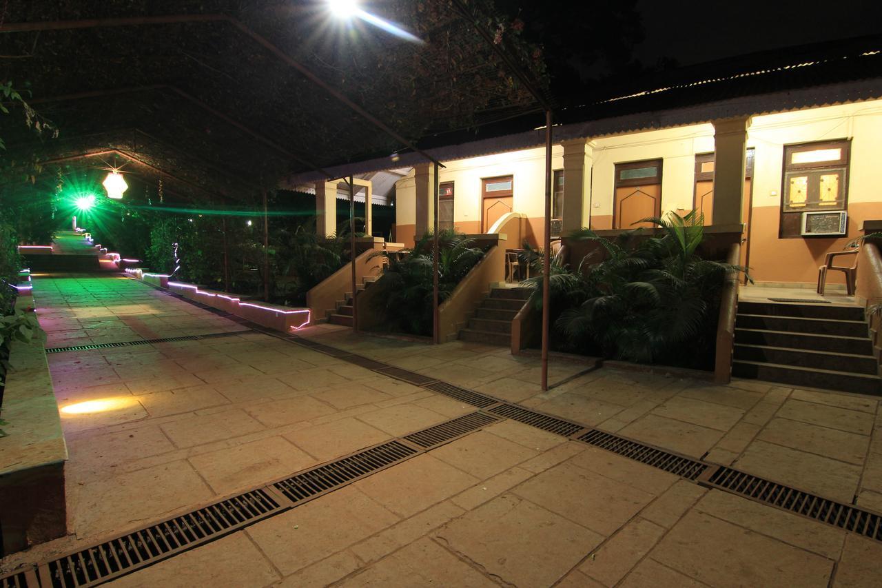 Gujarat Bhavan Hotel Matheran Exterior photo